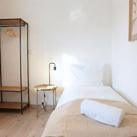 Havn In Halle - 2br, Wifi, Smart Tv, Balkony, Free Parking Lägenhet