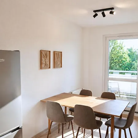 Havn In Halle - 2br, Wifi, Smart Tv, Balkony, Free Parking Appartement